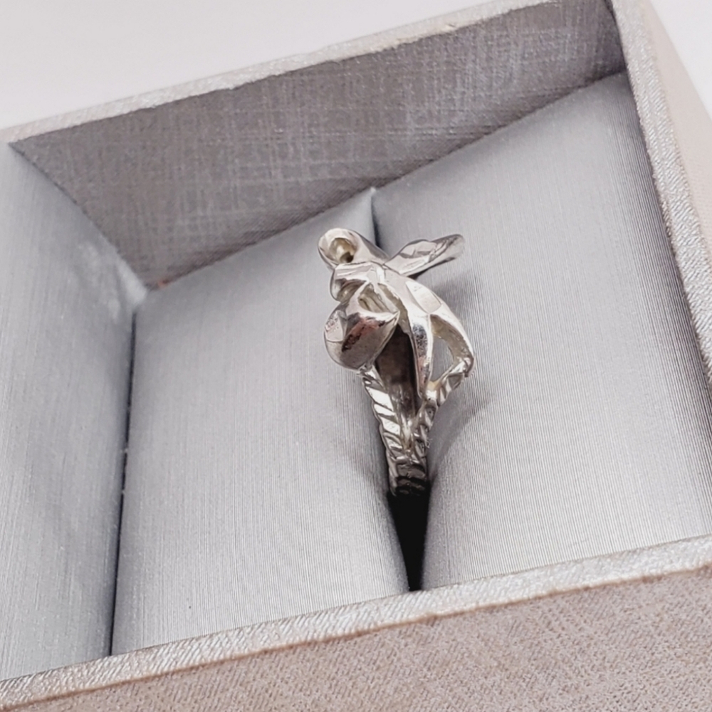 Silver Bow Ring - Picture 2 of 7